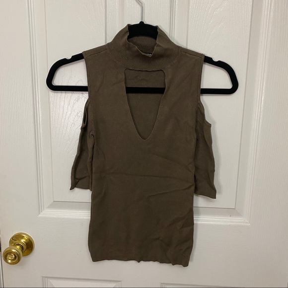 Express Green Mock Neck Cold Shoulder Sweater: XS - Picture 1 of 5